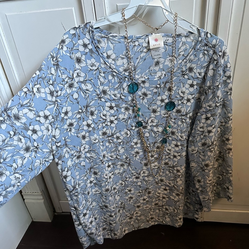Womens floral flowy top with necklace